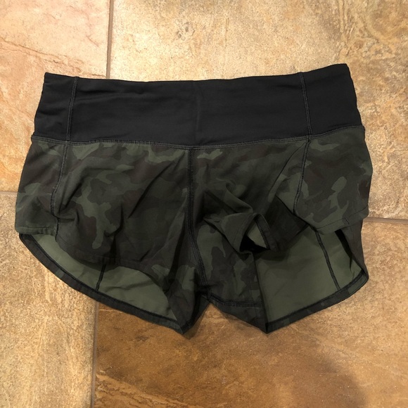 lululemon athletica Pants - Lululemon Camo 2.5” shorts